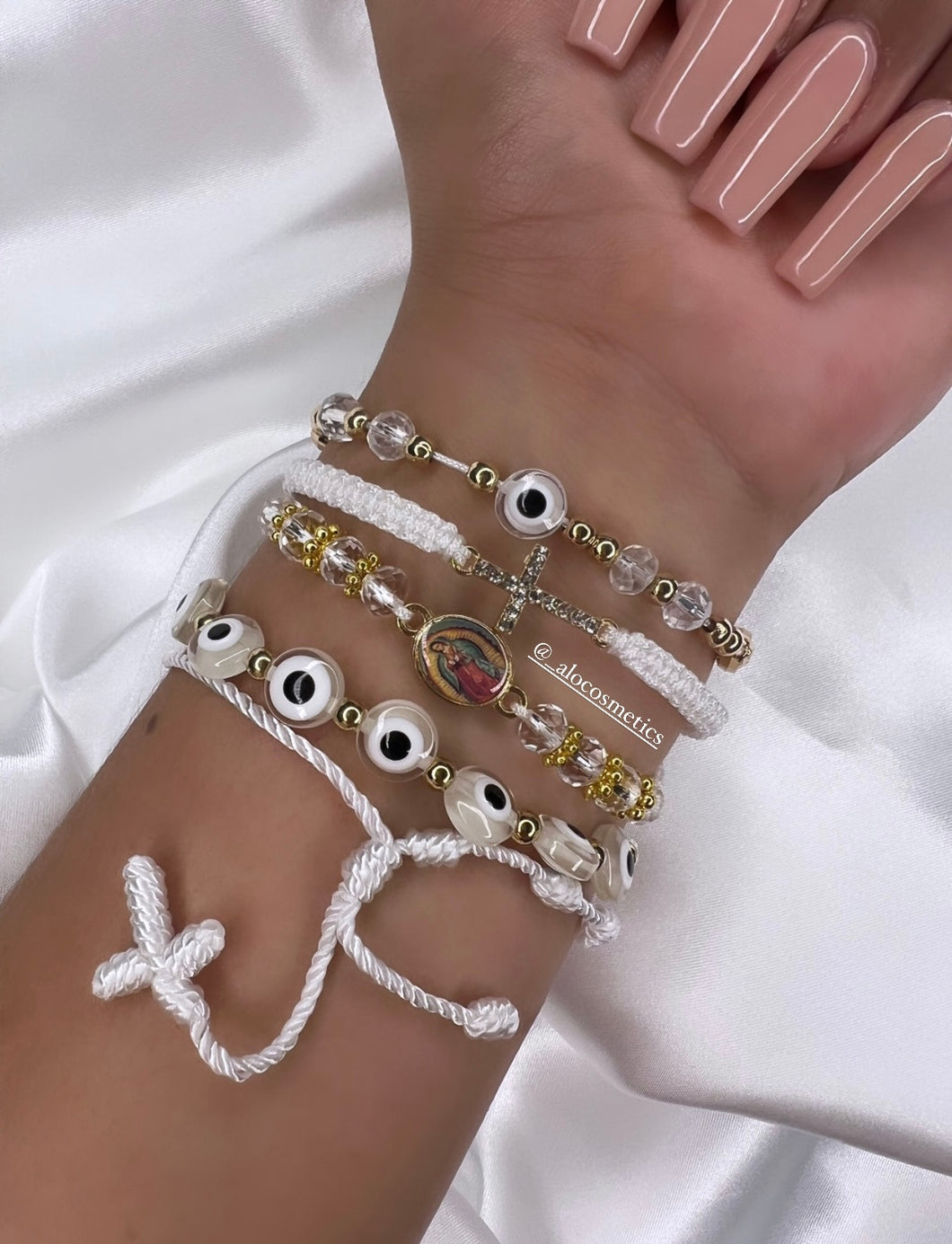 White bracelet set